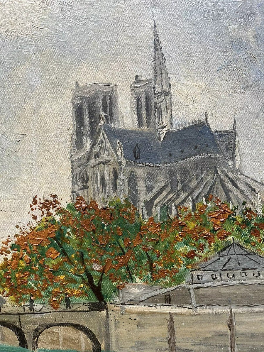 Serene 1930s Notre-Dame Scene